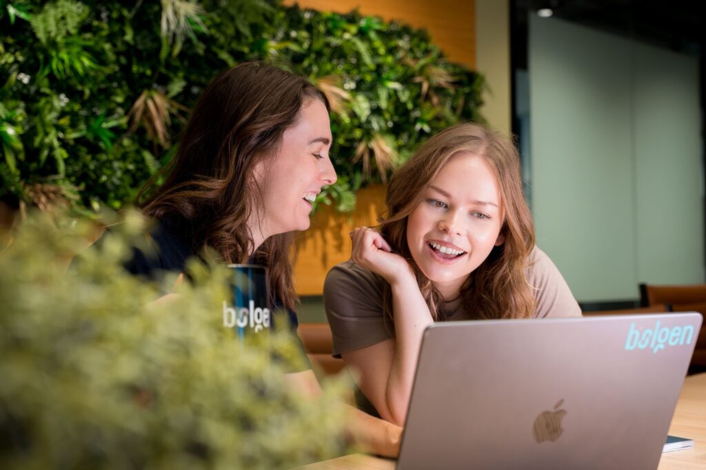 To ansatte i Bølgen