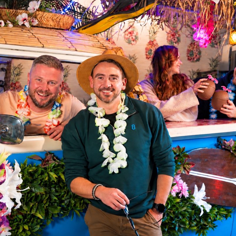 Bølgen-teamet i Hawaii-inspirerte omgivelser